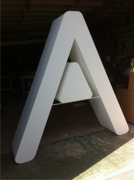 Lettre polystyrène dans le 75